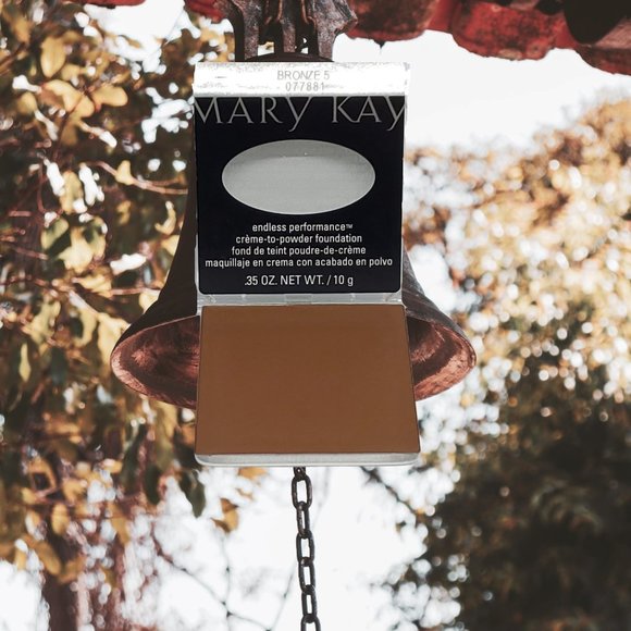 ALMOST OUT~!  Bronze 5 Endless Performance Creme-to-Powder Foundation - Mary Kay - Picture 3 of 5